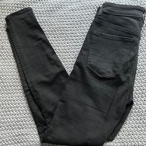 American Eagle Super Hi-Rise Black Jegging (Size 6)